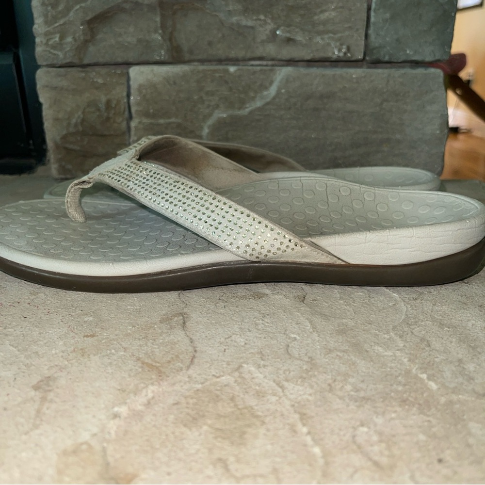 Vionic Tide Beige Slip On Rhinestone Beige/Champagne Flip Flop Sandal Womens 9 - Picture 5 of 11